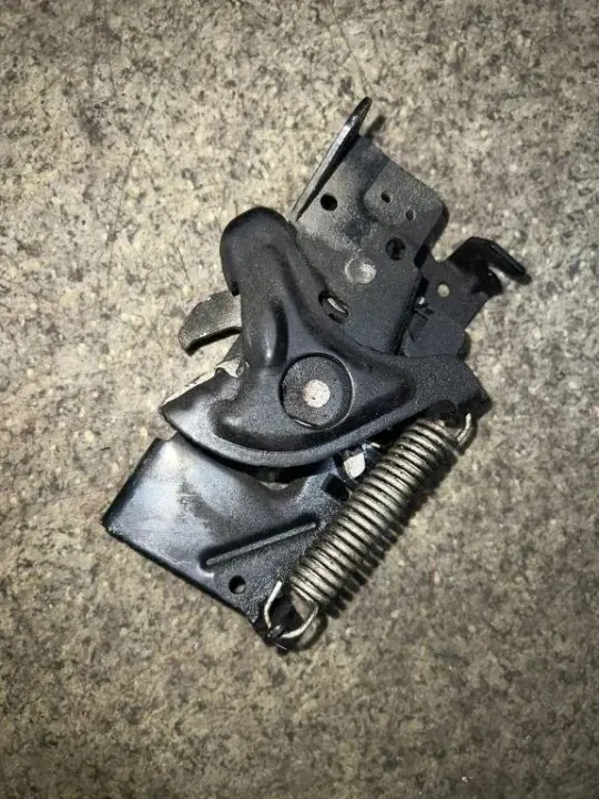 BMW M2 F87 oikea konepeltilukko OEM 7242549 image 4