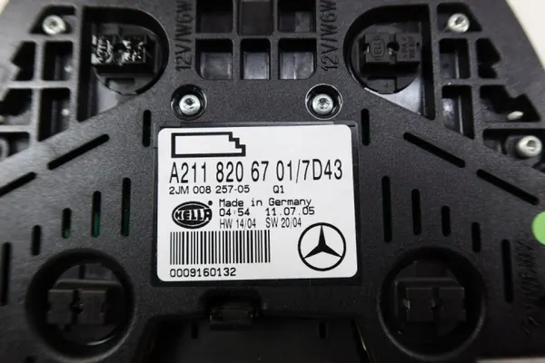 Mercedes W211 Innenraumlicht-Panel OEM 2118206701 image 4