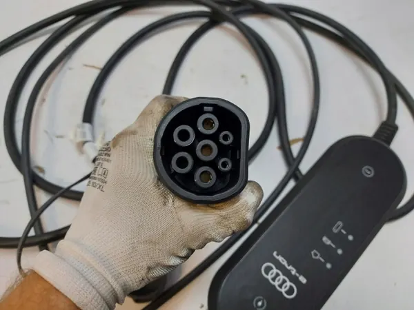 Câble de charge Audi Q8 E-TRON OEM 8v4971675an image 3