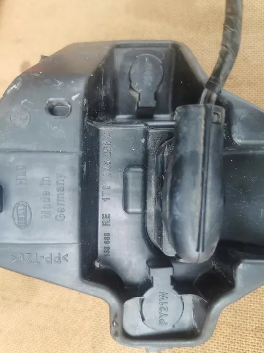 VW Touran Bakljus Höger 03-10 OEM image 2