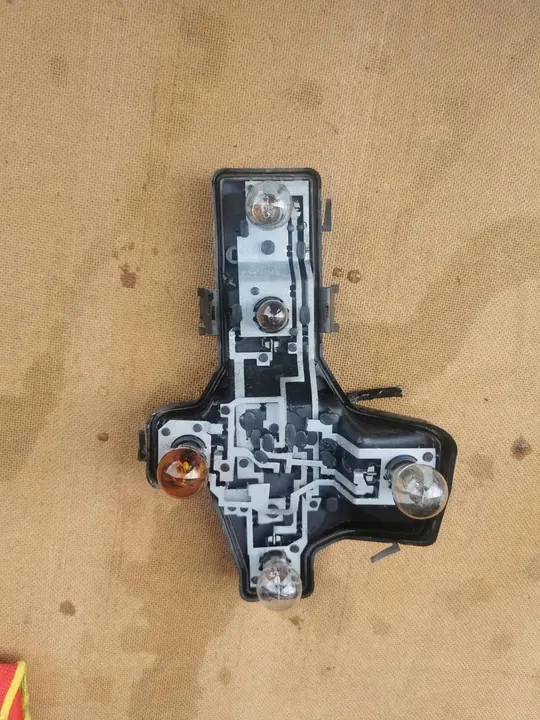 VW Touran Bakljus Höger 03-10 OEM image 3