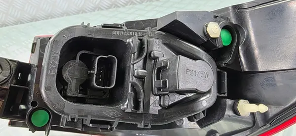 Lámpara trasera izquierda RENAULT CLIO IV 2012-2016 OEM 265553021R image 9