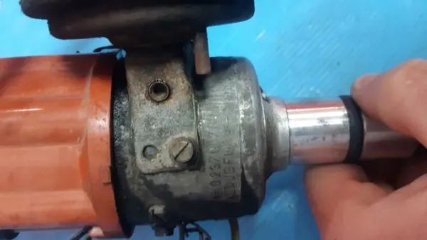 Mercedes W123 Ontstekingsspoel OEM 0237007004 image 4