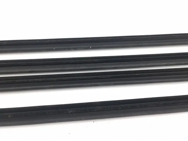 Junta ventana puerta delantera KIA Niro 2024 OEM AMD188328 image 6