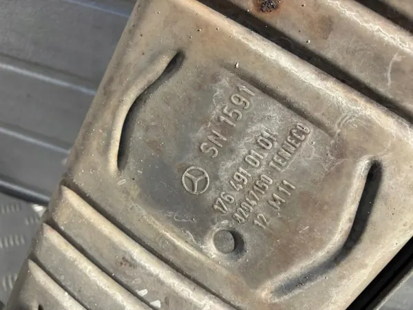 Mercedes Auspufftopf OEM 1764910101 Gebraucht image 4