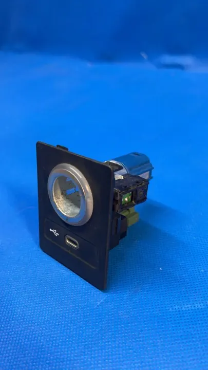 Panel USB Tipo-C OEM 5Q0919341 para Skoda Superb III image 3