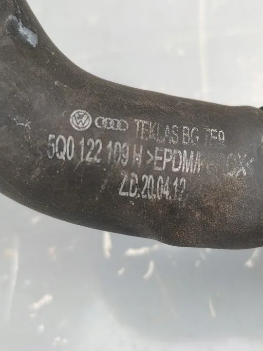 GOLF 7 VII A3 8V Vesiputki 04E121070AC image 4