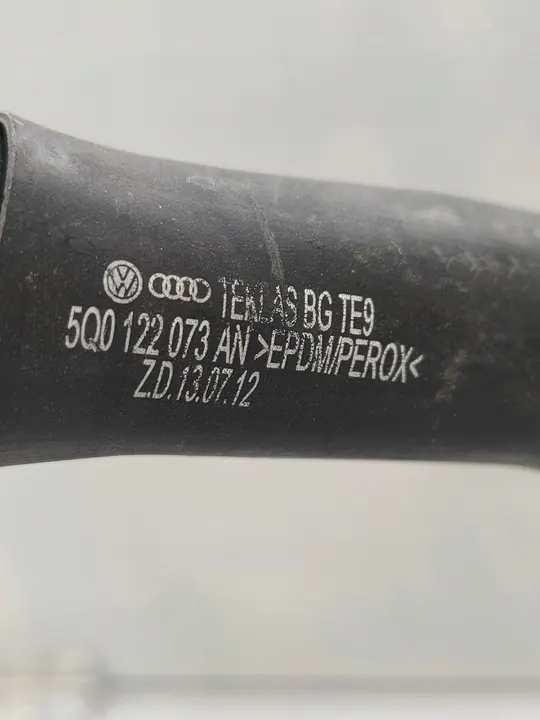 GOLF 7 VII A3 8V Vesiputki 04E121070AC image 5