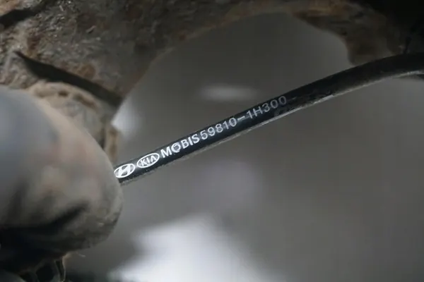 KIA CEED I ED 2008 2.0 CRDI Mozzo Sinistro OEM 517152H100 image 4