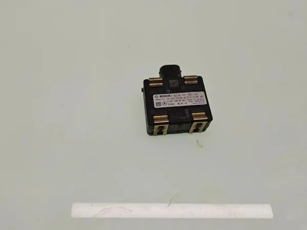 Radar Mercedes-Benz OEM 0203305637 - Usado image 2