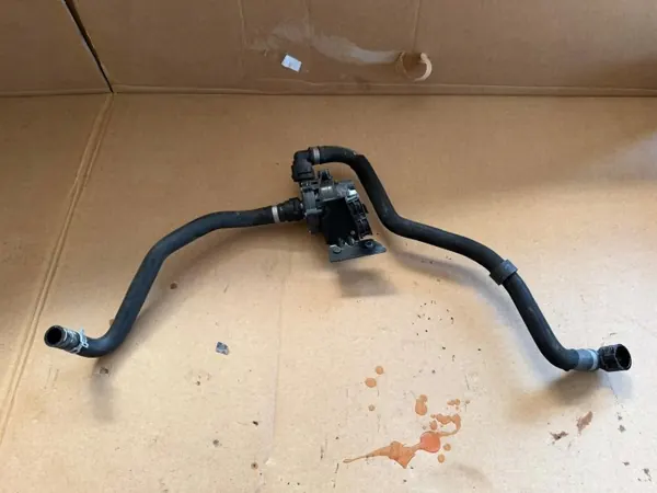Mercedes waterpomp OEM A0005003700 - Gebruikt image 2