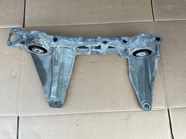 Mercedes V-Class Taka-akselin Diff-tuki OEM A4473530700 image 2