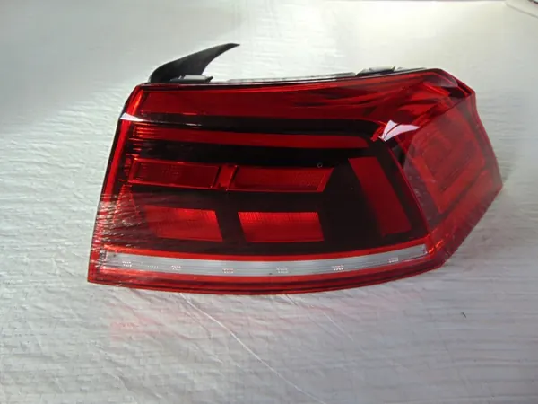 VW Passat B8 Luz Trasera Derecha Sedán 3G5945096J image 2