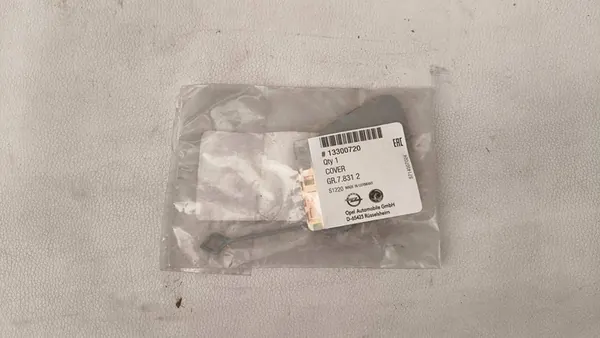 Tappo Paraurti Posteriore Opel Zafira C OEM 13300720 image 2