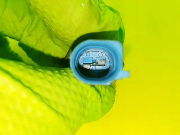 Öljynpaineanturi Audi S6 S7 A8 4.0 TFSI 06K919081B image 3