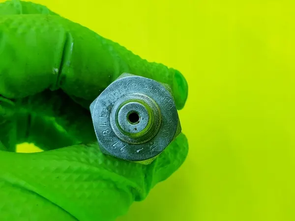 Öljynpaineanturi Audi S6 S7 A8 4.0 TFSI 06K919081B image 4