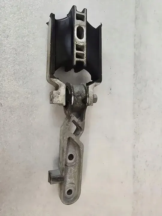 Support de Boîte Volvo OEM 31359890 - Utilisé image 2