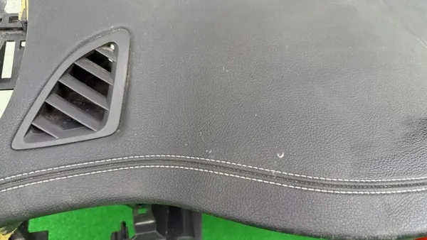 Mercedes X-Class W470 kojelautakonsoli OEM 681005XA1A image 3