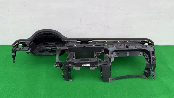 Mercedes X-Class W470 kojelautakonsoli OEM 681005XA1A image 7