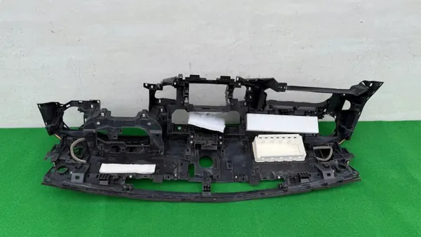 Mercedes X-Class W470 kojelautakonsoli OEM 681005XA1A image 8