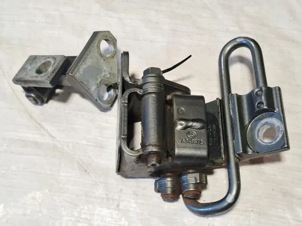 Dobradiça Porta Traseira Direita OEM 3C4833402D VW Passat B6 image 2