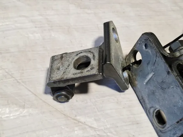 Dobradiça Porta Traseira Direita OEM 3C4833402D VW Passat B6 image 3