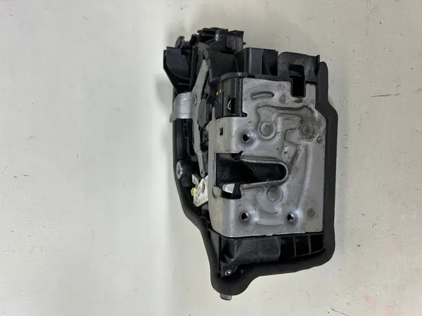 BMW X1 F48 Türschloss vorne links 51217281931 image 3