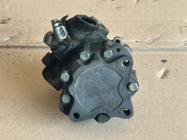 AUDI A6 C6 2.4 3.2 Power Steering Pump 4F0145155H image 4