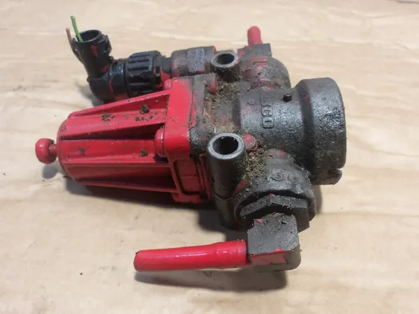 Válvula redutora de pressão WABCO OEM 4750103170 image 4