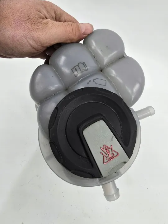 Audi A5 RS5 2.9 Laajennussäiliö OEM 8W2121405K image 6