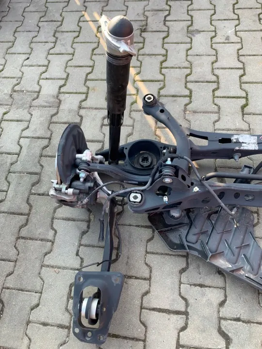 Audi VW Bakre Fjäderben OEM 3Q0505107B - Begagnad image 4