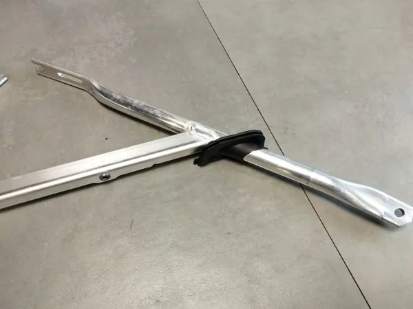Audi A5 B10 Querlenker Aufhängung OEM 8B3801223 image 3
