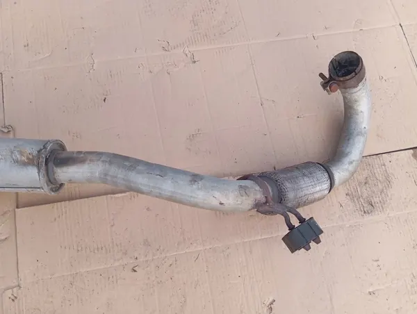 Chrysler Town & Country 11-3.6 Silencieux Central image 5