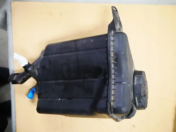 BMW 7601949 N57 expansievat voor F10 F11 F12 image 2