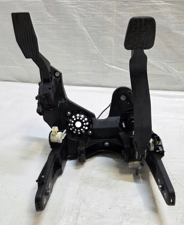 Pédale Opel Astra J IV 1.4 T image 1