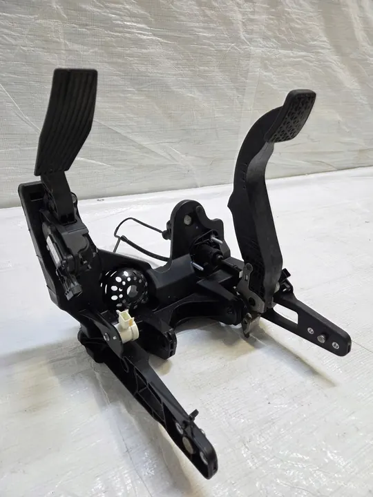 Pédale Opel Astra J IV 1.4 T image 2