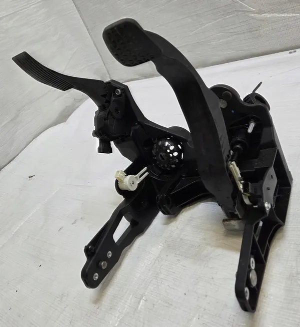 Pédale Opel Astra J IV 1.4 T image 3