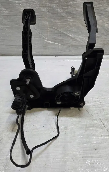 Pédale Opel Astra J IV 1.4 T image 4