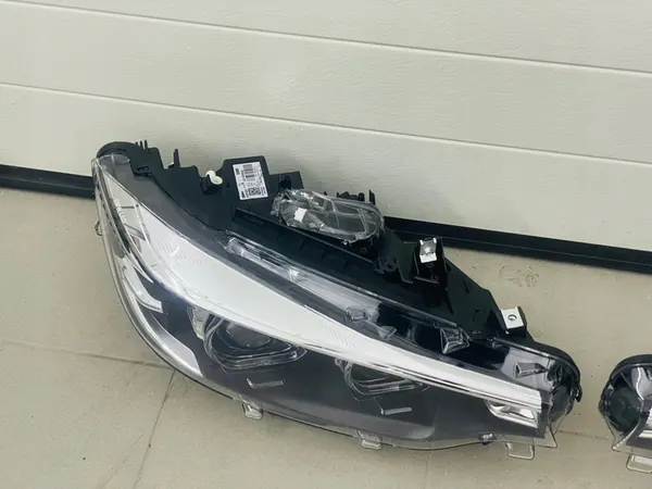 BMW 4 F32 F33 F36 LCI Faróis Dianteiros Full LED image 6