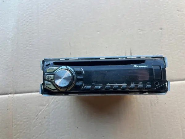 Radio CD Pioneer OEM DEH1600UBA para Audi A4 B5 1999-2001 image 2