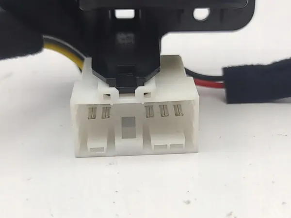 Tomada USB Hyundai Kona OEM 96120CM500 - Usado image 7
