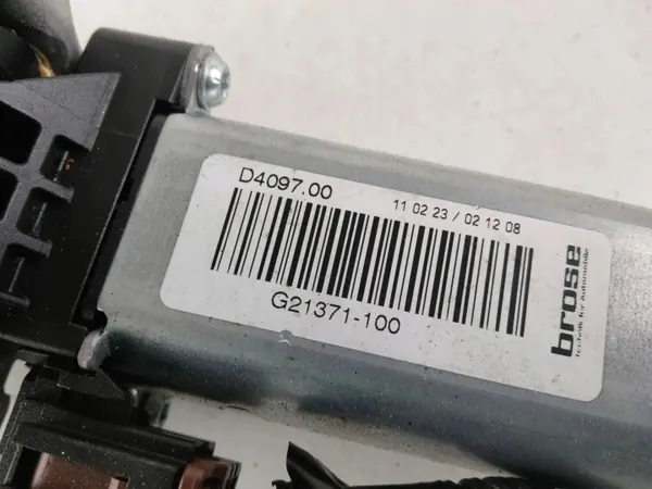 Motor de asiento Tesla Model Y G21371100 - Usado image 3