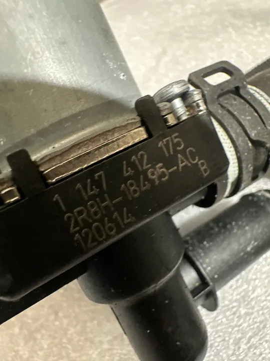 Audi R8 Verwarmingsregelventiel 1147412175 image 6