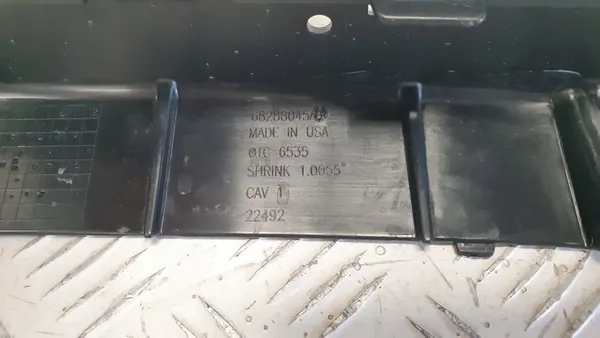 Jeep Cherokee KL V Front Bumper Grille 68288045ab image 6