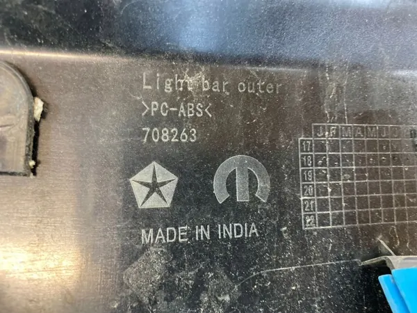Jeep Compass instrumentbräda ljusremsa OEM FOB46863 image 10