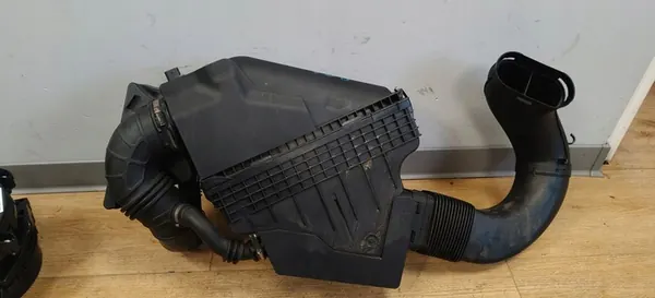 BMW X5 F15 Ilmansuodattimen Kotelo ja MAF-anturi image 3