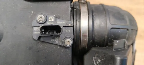 BMW X5 F15 Ilmansuodattimen Kotelo ja MAF-anturi image 6