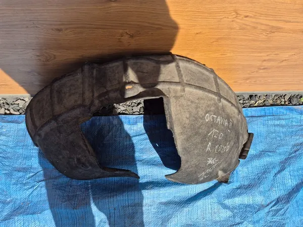 SKODA OCTAVIA II Etu Oikea Lokasuoja 1Z0809958B image 5