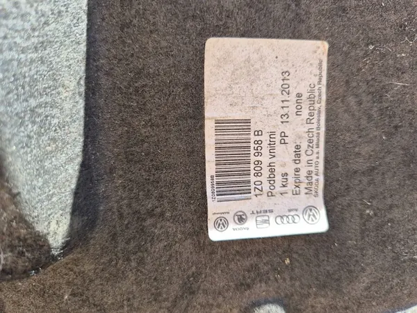 SKODA OCTAVIA II Etu Oikea Lokasuoja 1Z0809958B image 8