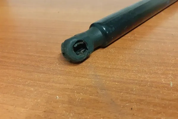 Atuador de porta-malas direito VW GOLF VII 5G9827550B image 3